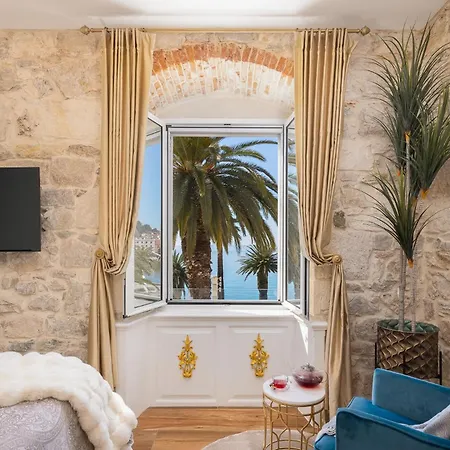 Gostinjska kuća Luxury & - Main Promenade, Sea & View In Diocletian Palace Split