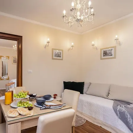 Gostinjska kuća Luxury & - Main Promenade, Sea & View In Diocletian Palace Split