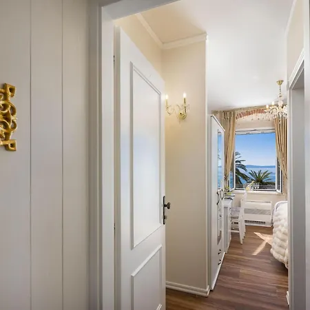 Gostinjska kuća Luxury & - Main Promenade, Sea & View In Diocletian Palace Split