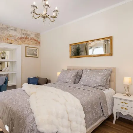 Luxury & - Main Promenade, Sea & View In Diocletian Palace Gostinjska kuća