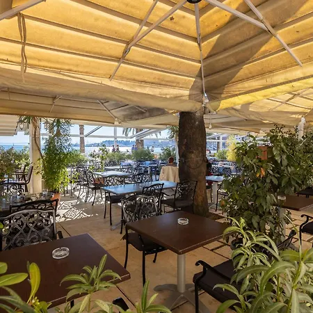 Πανσιόν Luxury & - Riva & Sea View In Diocletian Palace *