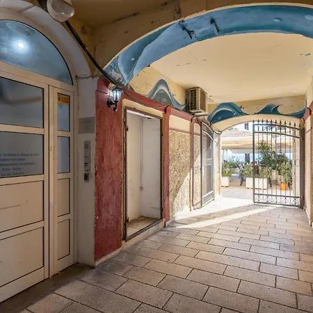 Luxury & - Main Promenade, Sea & View In Diocletian Palace Gostinjska kuća Split