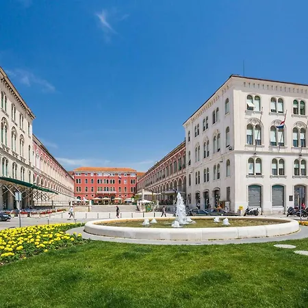 Luxury & - Main Promenade, Sea & View In Diocletian Palace Split