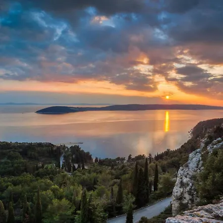 Luxury & - Main Promenade, Sea & View In Diocletian Palace Split