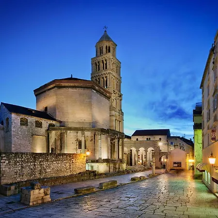 Luxury & - Main Promenade, Sea & View In Diocletian Palace Split