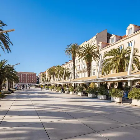 Guest house Luxury & - Riva & Sea View In Diocletian Palace